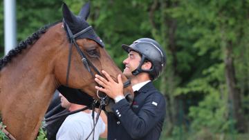 Victor Bettendorf et Mr Tac quelques minutes avant la remise des prix, lors de laquelle ils ont mené le tour d'honneur. 