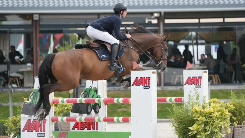 Vandecasteele op het podium tijdens Mediterranean Equestrian Tour