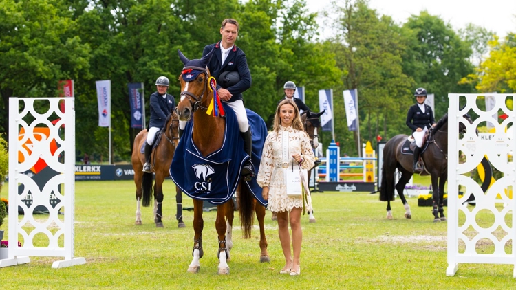 Winnaar van de CSIYH Youngster Tour 1.30m/ 1.35m Beautec Prix , Leopold van Asten