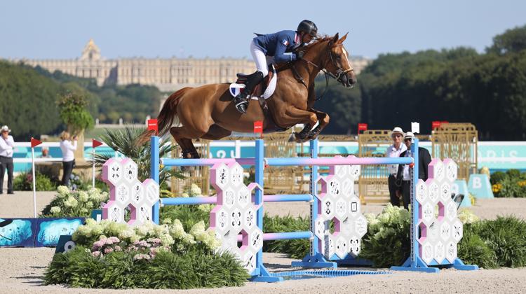 Julien Épaillard et Dubaï du Cèdre ont été acteurs de la médaille de bronze par équipes décrochée par le saut d’obstacles français. 