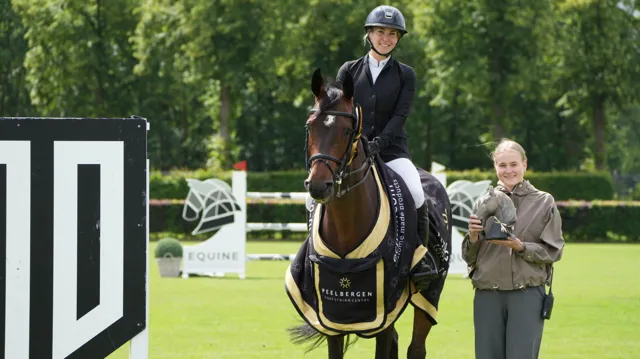 Eerste internationale overwinning voor Andries en Igyns du Gue  