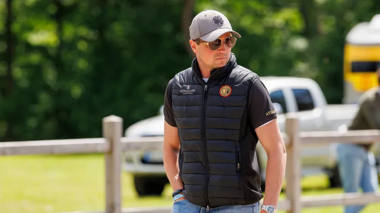 Kai Steffen Meier ziet als chef d'equipe van de eventing twee ruiters afhaken