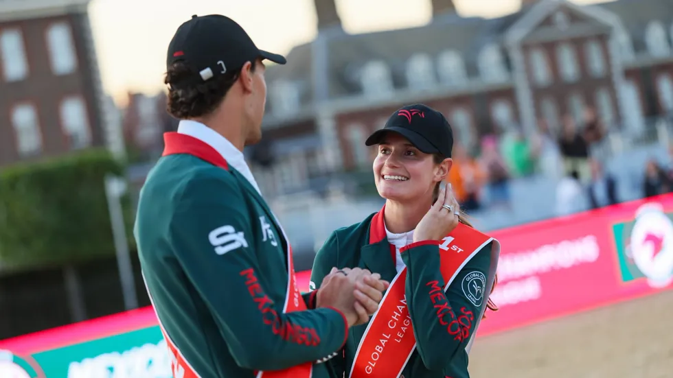 Zoe Conter wint met haar partner Carlos Hank
