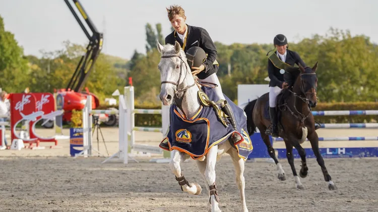 Xander Van Es pakt Seniorentitel bij Stoeterij Mivaro