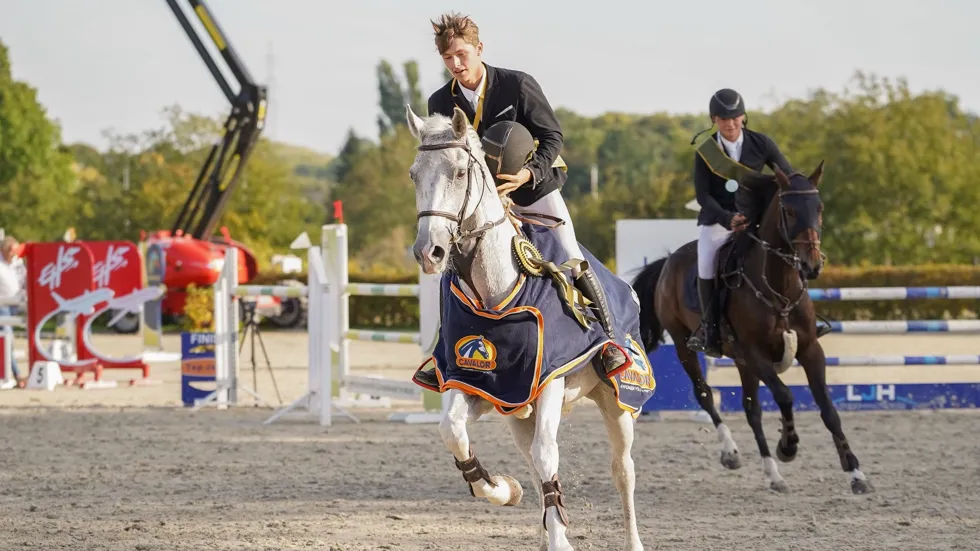 Xander Van Es pakt Seniorentitel bij Stoeterij Mivaro