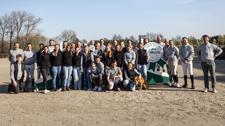Het team van Stal De Muze is klaar voor het nieuwe dekseizoen