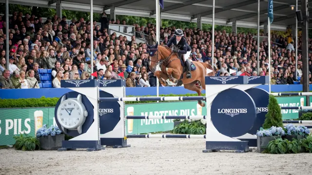 Niamh McEvoy rijdt Emerald-zoon Easy Peasy Indebus Z naar wereldtitel