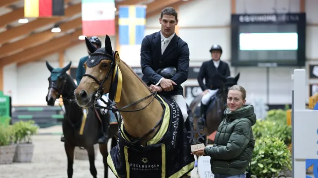 Raloubette van de Krekebeke springt naar winst met Dries Dekkers