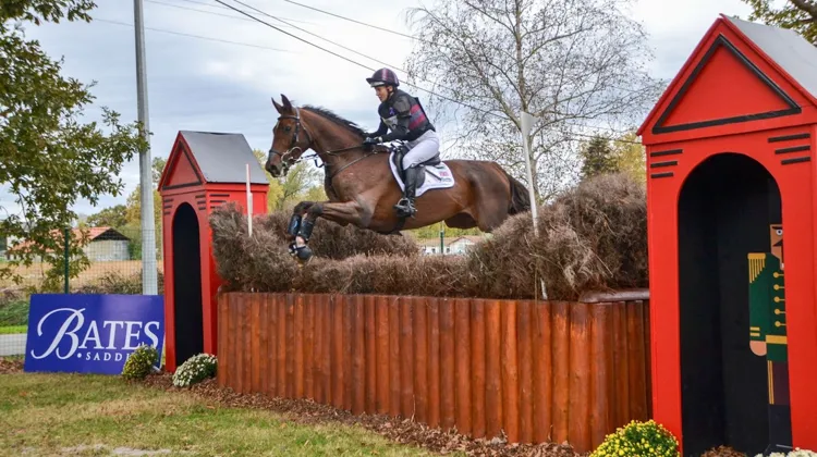 Sarah Bullimore en selle sur Corimiro