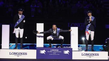 Julien Épaillard a été bien entouré par Henrik von Eckermann et Max Kühner sur le podium du Super Grand Prix, à Prague. 