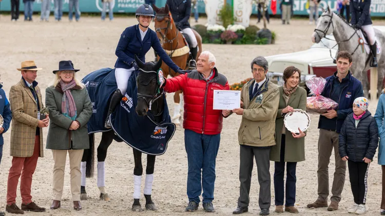 Tara van het Leliehof bevestigt wereldklasse met tweede wereldtitel op rij