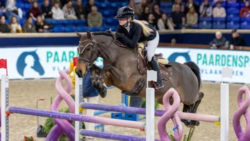 Avec Berlioz d’Henann, Sophia Aurélia George a triomphé dans la finale des Poneys de Malines.