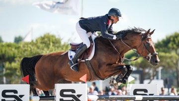 Julien Épaillard et Caracole de Talma lors du CSIO 5* de Knokke, où ils ont signé un triple sans-faute dans la Coupe des nations et participé à la victoire française. 