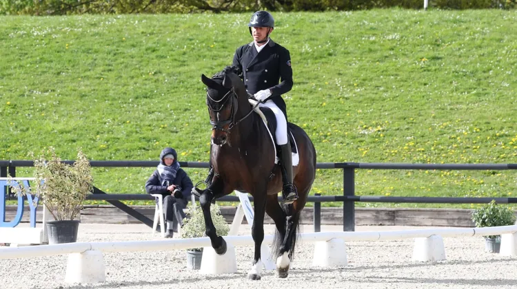 Samedi, Mathieu Berville et l'étalon Fragolino du Parc ont remporté le Grand Prix Pro Élite du Grand National de Jardy.