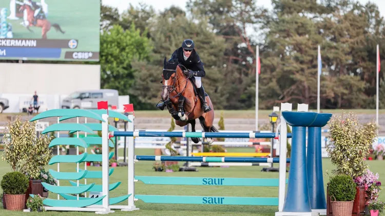 Henrik von Eckermann et Glamour Girl en route vers la victoire. 
