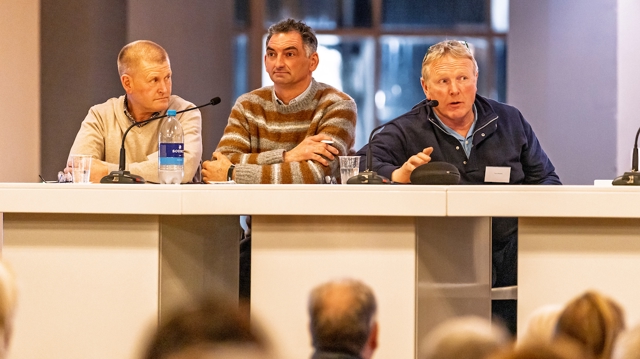 Valentijn De Bock en Walter Lelie tijdens het debat