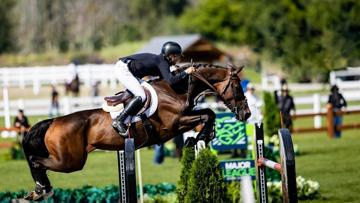 Kent Farrington signe des deux mains avec Orafina à Ottawa 