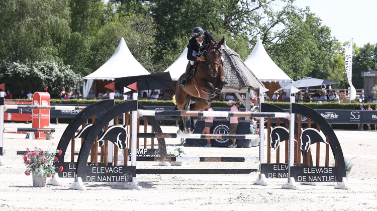 Benoit Cernin et Dynamite du Miral lors du Grand National à Tours-Pernay