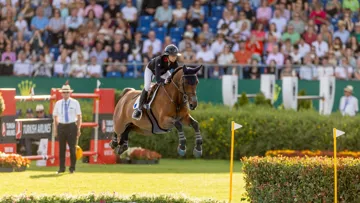La Française Nina Mallevaey, septième meilleure cavalière au classement mondial Longines, arrive évidemment parmi les plus grands favoris pour une médaille individuelle en saut d’obstacles avec Dynastie de Beaufour.