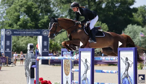 À Gassin, Vitalhorse Fleur d'OZ et Alexa Ferrer se sont brillamment imposées dans le Grand Prix.