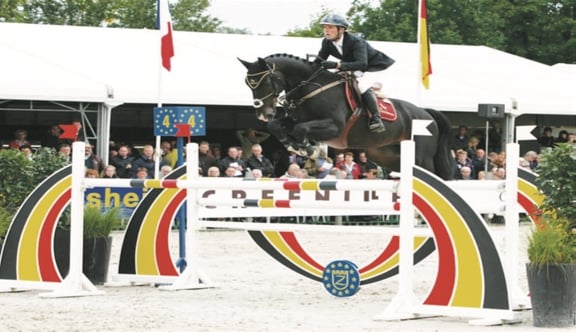 Ici au championnat du monde des six ans à Lanaken, Qlassic Bois Margot a été formé par le Normand Marc Dilasser.