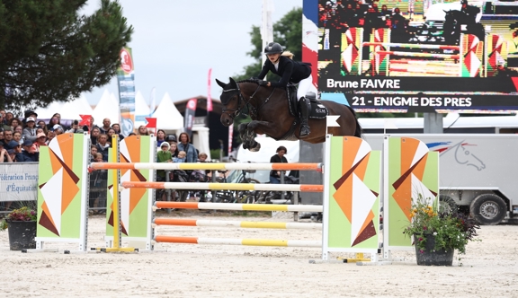 À Lamotte-Beuvron, Brune Faivre a été sacrée Championne de France As Poney Élite Excellence avec Énigme des Prés.