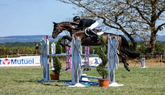 Léa Siegl et Dark Gambler ont remporté le CCI 3*-L de Saulieu.