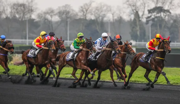 L’Hippodrome Paris-Vincennes lance son Meeting d’hiver 2025/2026, quatre mois d’épreuves prestigieuses menant aux finales mondiales du trot attelé et monté.