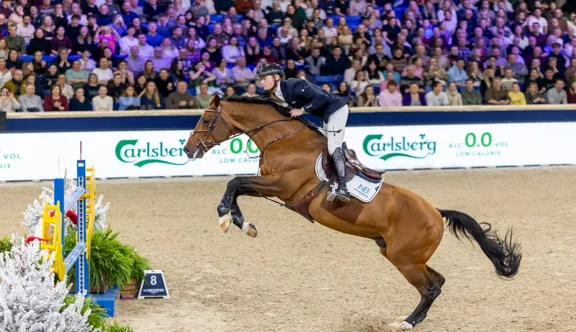 Ici en selle sur Chacco’s Lando OL, Niels Bruynseels se dit “réaliste” quant à ses chances d’accéder aux Mondiaux. 
