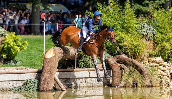 Karim Laghouag est ici en selle sur Triton Fontaine lors des Jeux olympiques de Paris 2024. 