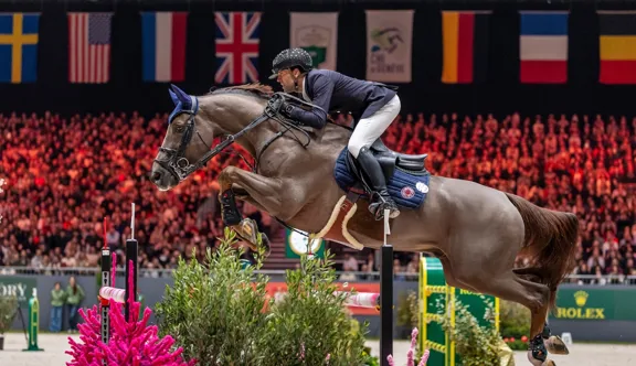 Simon Delestre et Golden Boy DK ont terminé neuvièmes du Grand Prix CSI5* du CHI de Genève 2025.