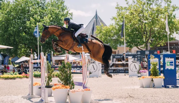 Ici au CSIO 3* Sotheby’s International Realty de Deauville, Sara Brionne et Grand Duc ont gravi les échelons étape par étape