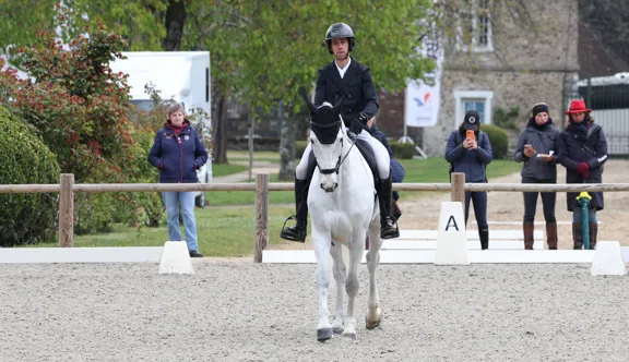 ”Je n’aurais jamais imaginé sortir en tête du test de dressage d’une étape du Grand National avec Je’Vall”, avoue Alexis Goury.
