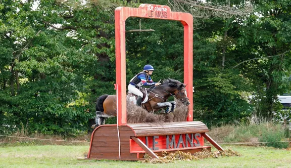 Meilleur produit du haras du Verdon, Boston du Verdon a conclu sa carrière à haut niveau l’an dernier en repartant des championnats d’Europe Poneys du Mans avec deux médailles d’or sous la selle d’Ella Rinaldi.