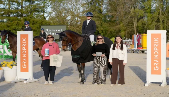 En selle sur Cadillac Sunheup, Louise Tison a triomphé dans l'épreuve majeure réservée aux Enfants.