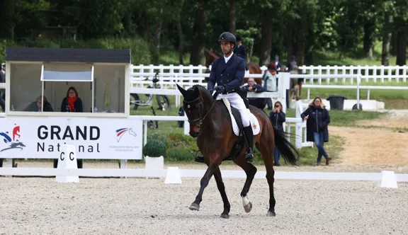 Astier Nicolas et  Alertamalib’Or sont en tête après le dressage au Lion-d’Angers