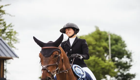 Dimanche, Nina Mallevaey s’est imposée dans le Grand Prix Sotheby’s International Realty de la région Normandie, au CSIO 3* de Deauville. 