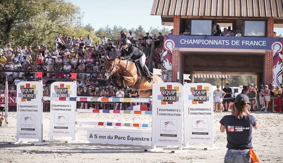 Lilou Calvière et Décibelle Bautheac dans l'As Poney Élite Excellence.