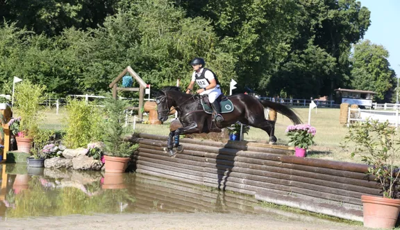 Paul Barret en selle sur Qalified By Van T Huka.