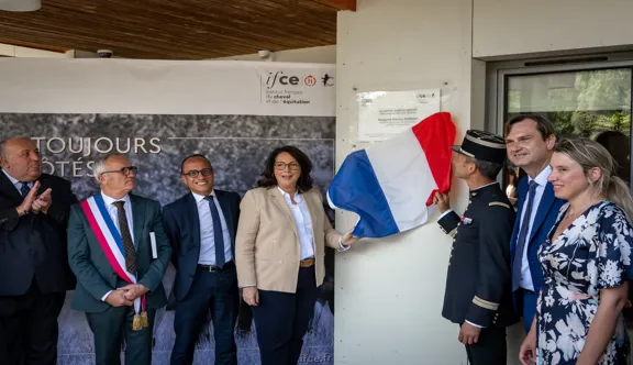Inauguration du nouveau centre médico-sportif de l’IFCE à Saumur par la ministre des Sports Marina Ferrari.