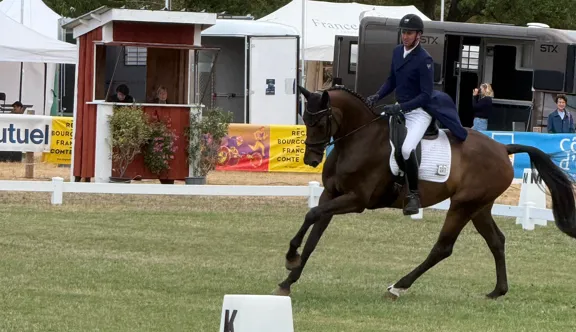 Juste Unetoile et Thomas Carlile sont en tête du classement du championnat de France des chevaux de sept ans.