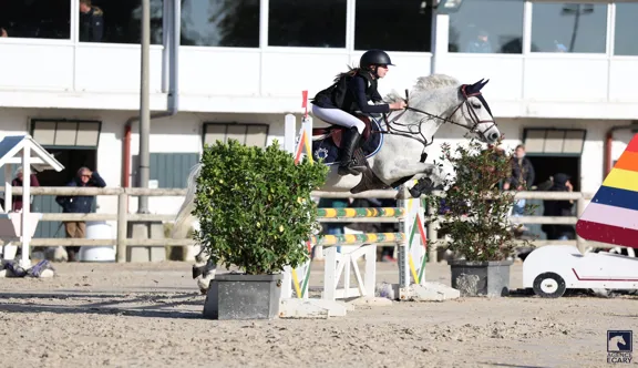 Avant de produire des chevaux, Danièle Doumergue était plutôt spécialisée dans l’élevage de poneys de sport. Halifax de la Mouline, née en 2017 et ici sous la selle de Madeline Cortes, fait partie des derniers poneys nés de son élevage.