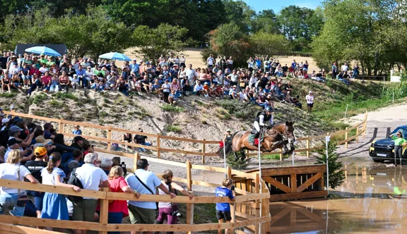 La première édition du CCI4* de Saulieu, remportée par Thomas Carlile, a réuni plus de 40 cavaliers de haut niveau, dont plusieurs têtes d'affiche revenues des mondiaux d'Aix-la-Chapelle