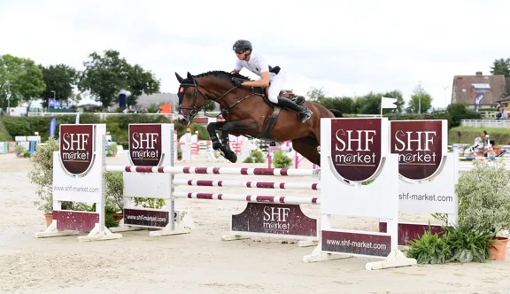 Alexis Gourdin, cavalier spécialisé dans la formation des jeunes chevaux, témoigne des répercussions de la disparition des CIR sur sa saison.