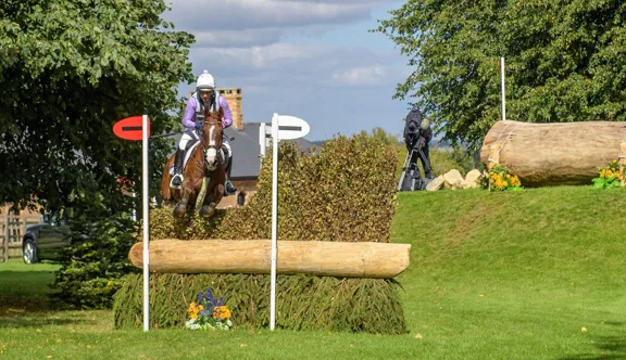 Gemma Stevens a repris la tête du CCI 5*-L de Burghley au mérité d'un beau “maxi”