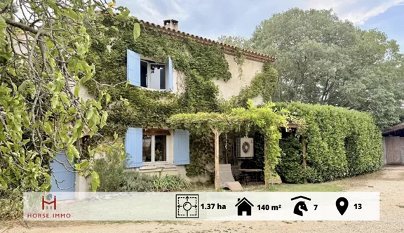 Propriété équestre avec villa, logements locatifs, écurie de 7 boxes et manège couvert 20x40, alliant habitat, revenus locatifs et installations équestres complètes.