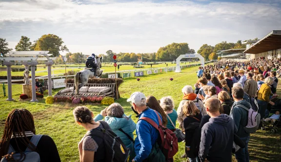 Le Mondial du Lion – Crédit Mutuel, tremplin des futurs champions du complet, se tiendra du 15 au 18 octobre 2026 à l'Isle Briand, entre compétition et grande fête populaire.