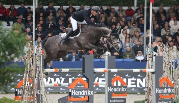 Médaillé de bronze à Lanaken avec Kelstar Derick, Émeric George mise sur la formation de ses jeunes chevaux pour préparer la relève au plus haut niveau.