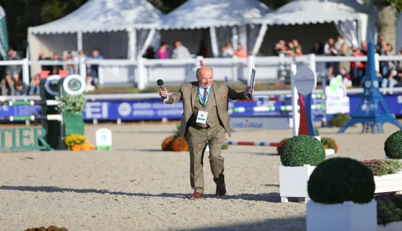 Cette année, c'est la première fois que François Saint André n'est pas le speaker officiel du Mondial du Lion, ayant décidé de raccrocher l'année dernière.
