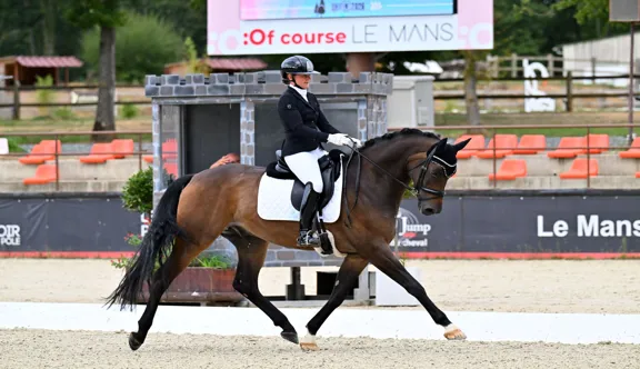 Alizée Roussel, ici en selle sur Massai Istharball, lors de la Grande semaine de dressage du Mans